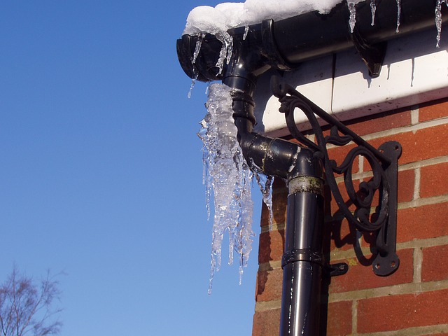 does homeowners insurance cover frozen pipes?